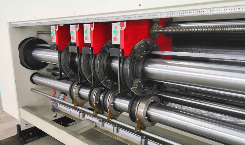 雙色開(kāi)槽機(jī)進(jìn)紙2.4米報(bào)價(jià)26萬(wàn).jpg開(kāi)槽部位3_看圖王