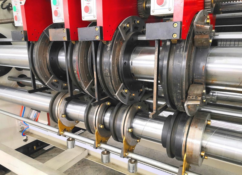 雙色開(kāi)槽機(jī)進(jìn)紙2.4米報(bào)價(jià)26萬(wàn).jpg開(kāi)槽部位2_看圖王